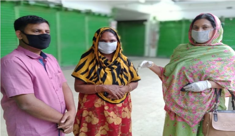 ধনবাড়ী উপজেলার মহিলা ভাইস চেয়ারম্যানের শ্রমজীবী মানুষের মাঝে মাস্ক বিতরণ