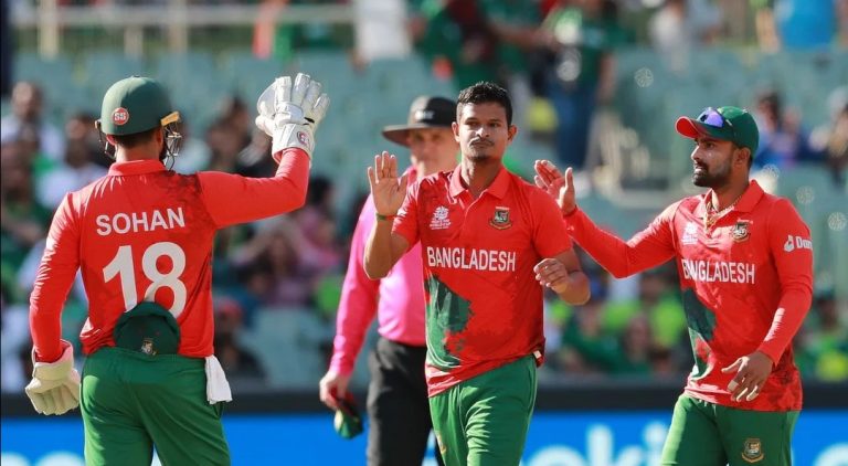 ইতিহাস গড়তে পারল না টাইগাররা;৫উইকেটে হেরে  বাংলাদেশের বিদায়,সেমিফাইনালে পাকিস্তান