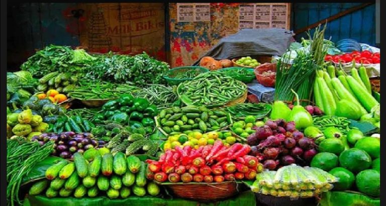 নতুন আলুর কেজি ১৮০, সবজি মিলছে না ৬০ টাকার নিচে