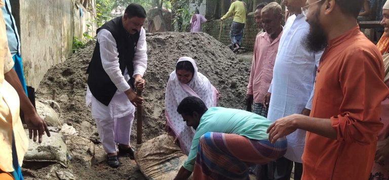 বাসাইল পৌরসভায় রাস্তা নির্মাণ কাজের উদ্বোধন