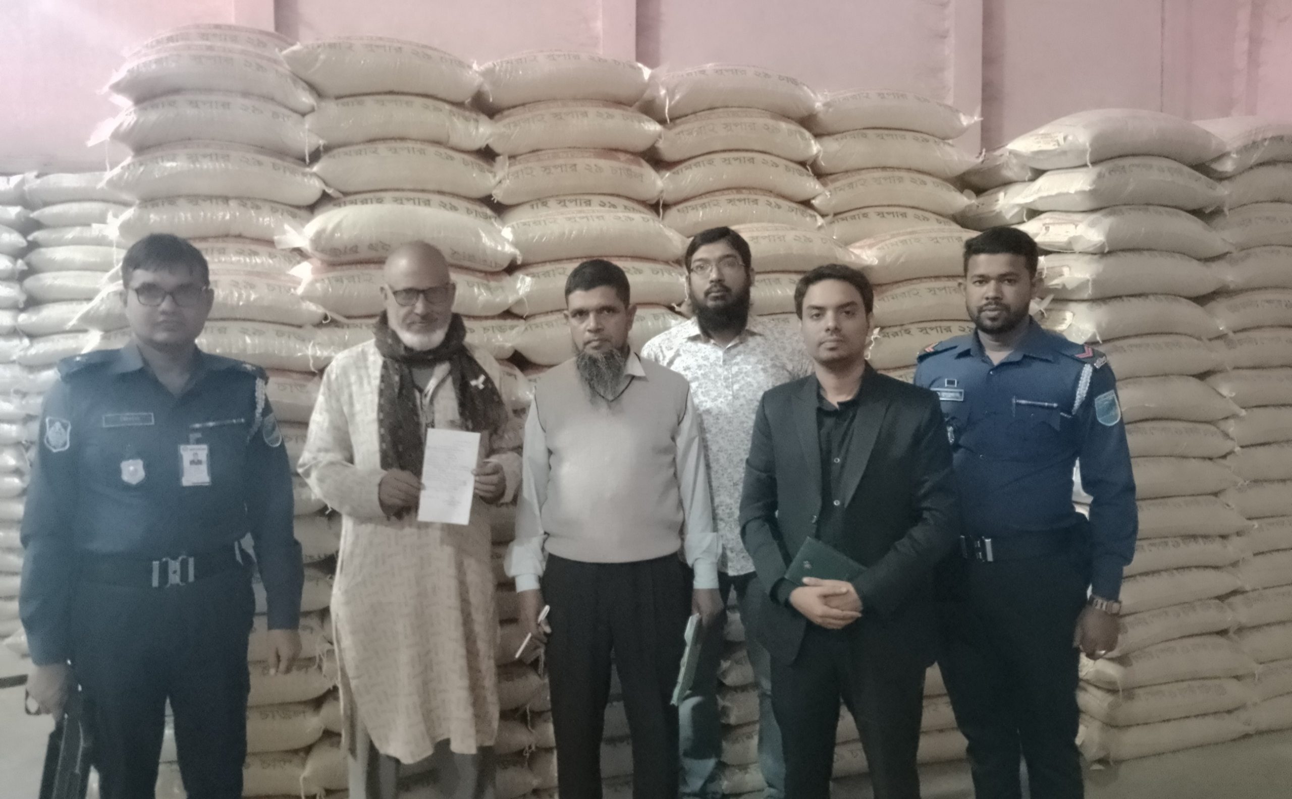কালিহাতিতে প্লাস্টিকের বস্তায় চাল মজুদ, ব্যবসায়ীকে লাখ টাকা জরিমানা – News Tangail