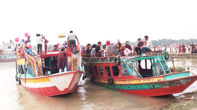 ঈদের আনন্দে যমুনা সেতু পূর্বপাড়ে বিনোদন প্রেমীদের উপচে পড়া ঢল!