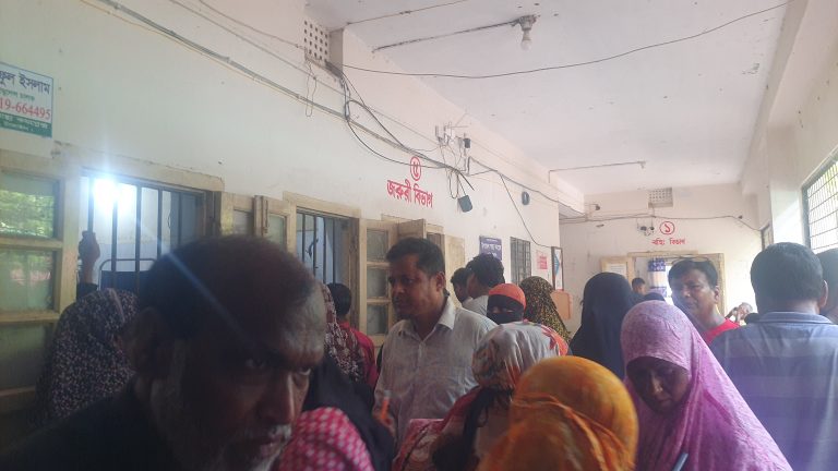টাঙ্গাইলে ত্রাণের জন্য এসে হিট স্ট্রোকে প্রাণ গেল বৃদ্ধা নারীর