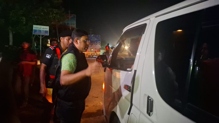 ঢাকা-যমুনা সেতু মহাসড়কে ছিনতাই ও ডাকাতিরোধে র‍্যাবের টহল, গাড়ি তল্লাশি
