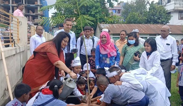 টাঙ্গাইলে ৫ হাজার বৃক্ষরোপণ, উদ্বোধন করলেন জেলা প্রশাসক