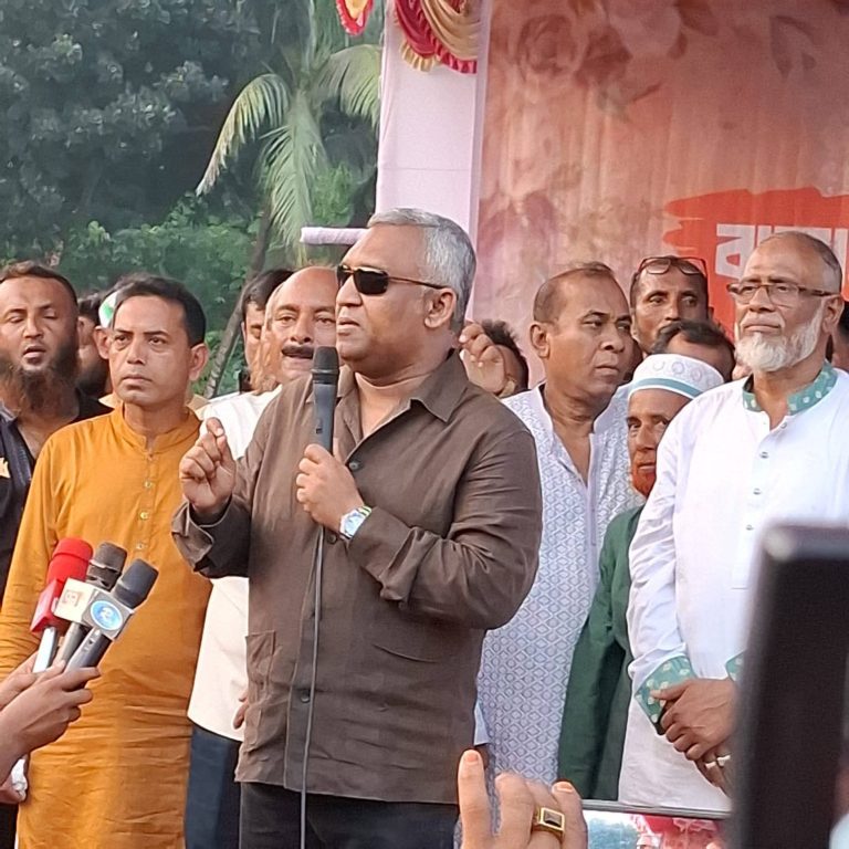 বাসাইল সখীপুরে উষ্ণতার বার্তা পৌঁছে দিচ্ছেন সালাউদ্দিন আলমগীর