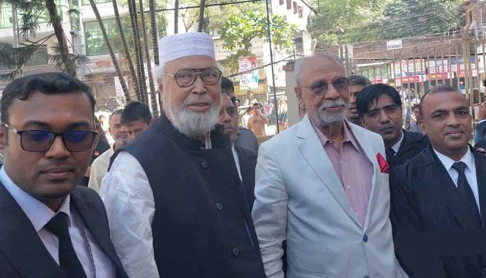 ভাই কাদের সিদ্দিকীকে সঙ্গে নিয়ে আদালতে লতিফ সিদ্দিকী – News Tangail