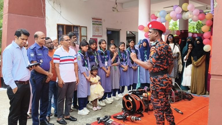 বাসাইলে ফায়ার সার্ভিস ও সিভিল ডিফেন্স সপ্তাহ উদ্বোধন