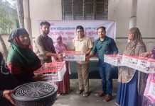 সখীপুরে দুস্থ নারীদের মাঝে মুরগির বাচ্চা বিতরণ