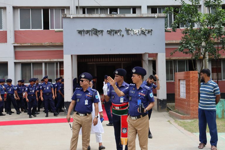 বাসাইল থানা পরিদর্শনে টাঙ্গাইলের পুলিশ সুপার শামসুল আলম সরকার