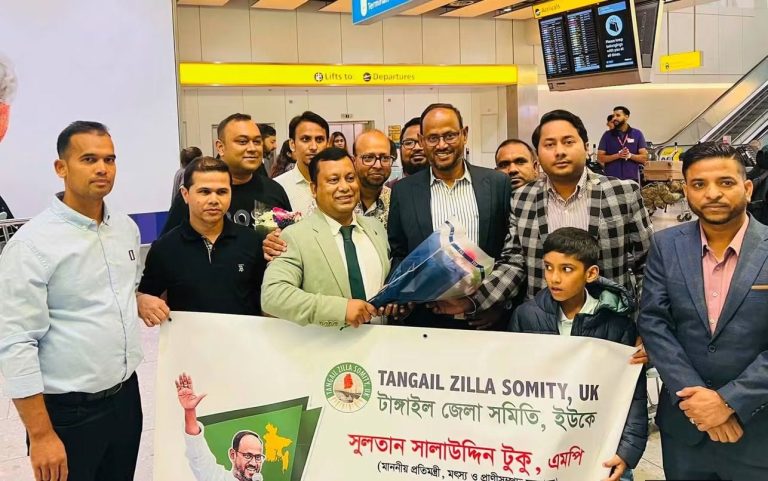 লন্ডনের হিথ্রো বিমানবন্দরে মৎস্য ও প্রাণিসম্পদ প্রতিমন্ত্রী টুকুকে ফুলেল শুভেচ্ছা