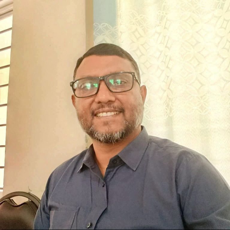 ‎‎সখীপুরে সড়কে স্বাস্থ্য সহকারীর রহস্যজনক মৃত্যু, গলায় কাটা থাকায় হত্যার সন্দেহ