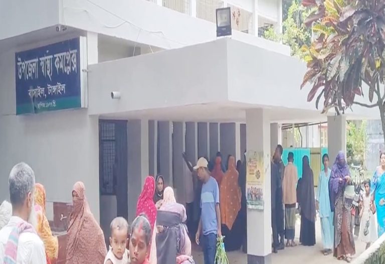 বাসাইল হাসপাতালে টিকিটের লাইনে নারীর মোবাইল-১০ হাজার টাকা চুরি