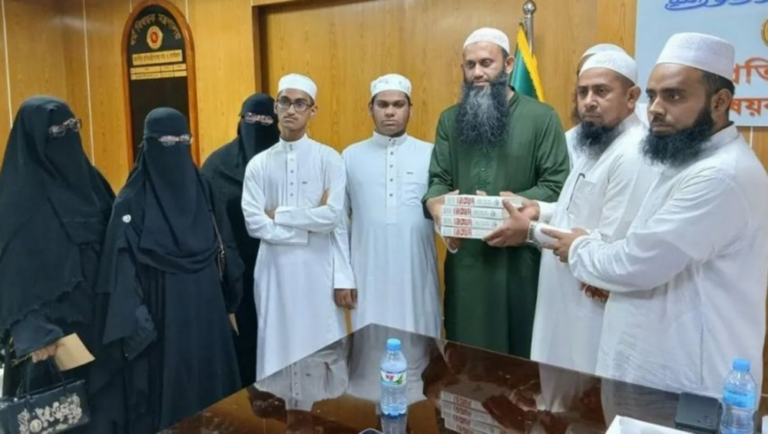 হাফেজদের উপহার দেওয়া বিতর্কিত ‘নেক্সাস’ বই ফেরত নিলেন ধর্ম প্রতিমন্ত্রী